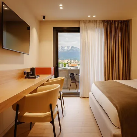 Pusi Tirana